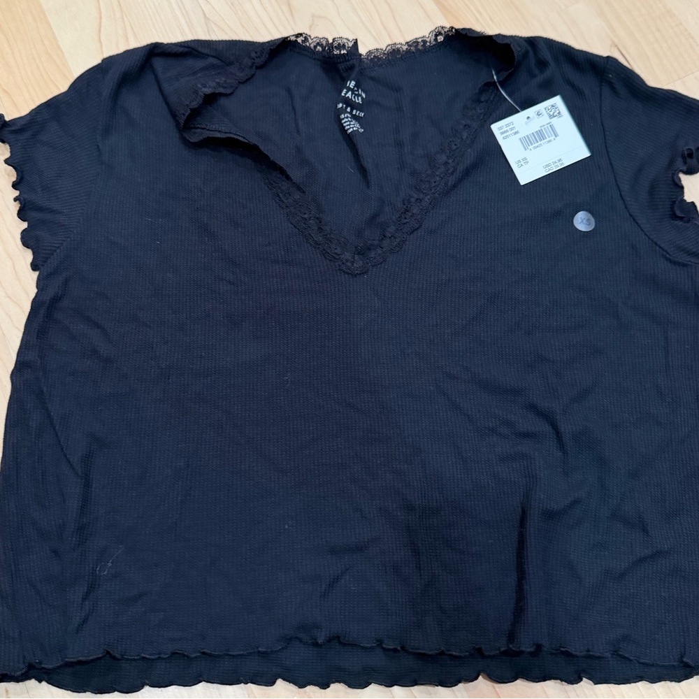 American Eagle Outfitters Black Lace-Trim V-Neck Waffle Knit Top